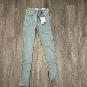 Zara light Mid-rise Ankle-length skinny jeans. New with tags